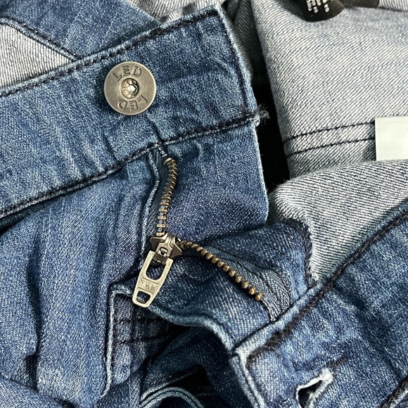 NWT A Pea in the Pod LED Women’s 8 Maternity Belted Jean Shorts - Picture 5 of 8